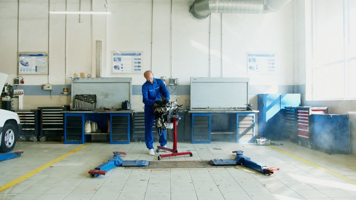 Equipped service workshop interior